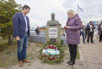 R. Bertone particip en Ushuaia del acto por el 35 aniversario del retorno de la democracia