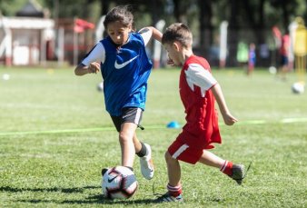 Candelaria, la chica de 8 aos que venci los prejuicios del ftbol en Santa Fe