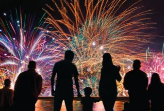 Pirotecnia cero: las empresas de fuegos artificiales amenazan con demandar a municipios que los prohben