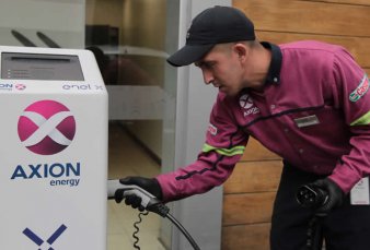 Axion se mete en la carrera por los autos el�ctricos