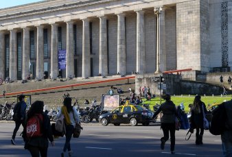Proponen un fondo solidario para alumnos universitarios financiado por los graduados