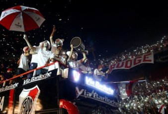 Una fiesta monumental para River y su Copa
