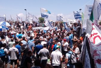 En disputa con gremios a�reos, autorizan sindicato de low cost