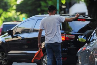 Por ley, podran prohibir a los trapitos y limpiavidrios en la Ciudad