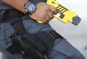 La Provincia tambin compr pistolas Taser: sern usadas por el Grupo Halcn solo en tomas de rehenes