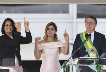 La esposa de Bolsonaro sorprendi con un discurso en lenguaje de seas