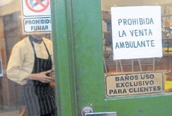 Quieren multar a los bares y restaurantes que slo dejen usar el bao a sus clientes