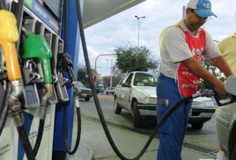 Por el d�lar y la inflaci�n, las naftas aumentar�an otro 3% desde marzo