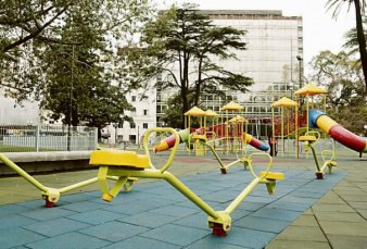 Porteos votaron para prohibir fumar en reas de juegos de las plazas
