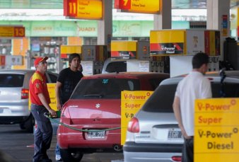 Raizen subi� 2% naftas y gasoil y Axion e YPF podr�an imitarla hoy