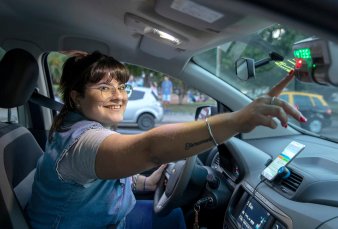 Cada vez ms mujeres se suman como conductoras de taxis en la ciudad