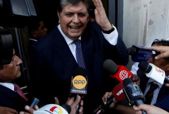 El ex presidente peruano Alan Garca se dispar un balazo en la cabeza cuando iba a ser detenido