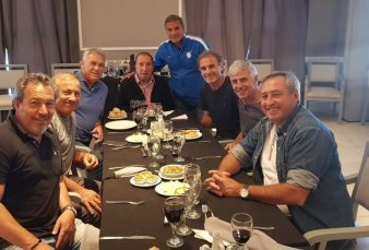 Reapareci Carlos Bilardo, acompaado por los campeones del 86