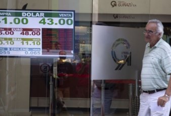 El d�lar rebota y se vende a $ 44,38 tras cuatro ca�das en fila
