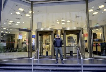 D�lar hoy: pese a la oferta de Hacienda, subi� y volvi� a superar los $43