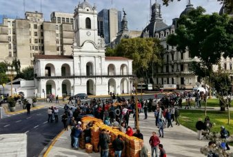 Frutazo - Protesta de peque�os productores contra las pol�ticas de Cambiemos