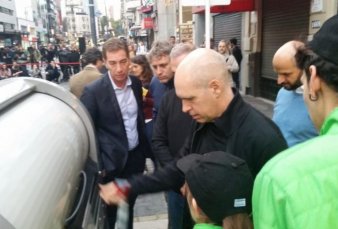 Instalan en la Avenida Corrientes contenedores de basura a prueba de cartoneros