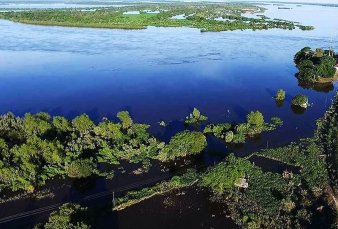 Dos muertos y miles de evacuados por inundaciones en el noreste del pas