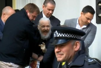 Reino Unido detiene a Assange tras recibir una orden de extradicin de EE UU