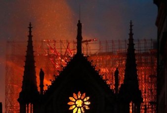 Aseguran haber visto a Jess entre las llamas en la Catedral de Notre Dame