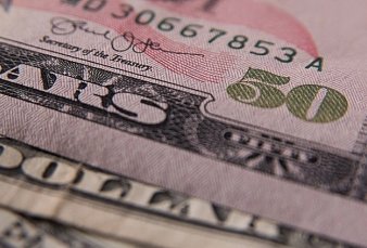 El d�lar recort� la suba y cerr� a $45,70 en sucursales del Banco Naci�n