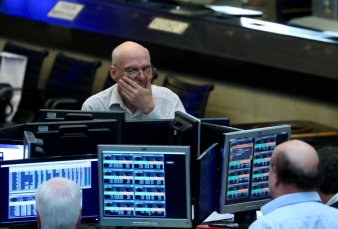 Con el d�lar en calma, caen bonos y acciones y sube 5% el riesgo pa�s