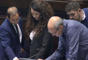 La Legislatura aprob la licencia de Mosca y asumi una diputada de Insaurralde