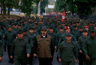 Conflicto en Venezuela: Nicols Maduro exhibe msculo militar y marcha por Caracas al frente de miles de soldados