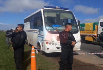 Emboscaron a los tiros un mvil con presos en la ruta en Santa Fe: hay nueve fugados