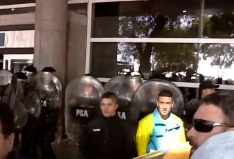 Incidentes entre taxistas y polic�as en Aeroparque tras las quejas por las tarifas prefijadas