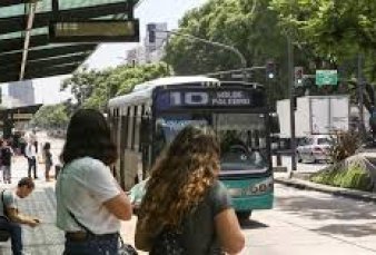 Empiezan a instalar pantallas que indican cundo viene el colectivo