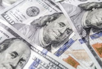 El d�lar vuelve a bajar y se clava en $ 44