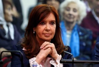 Ordenan por decreto que Cristina Kirchner elija una de las dos pensiones por las que reclama