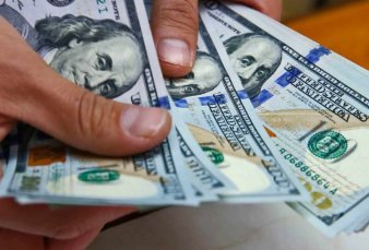 El d�lar baja ante la posibilidad de que Estados Unidos descienda la tasa de inter�s