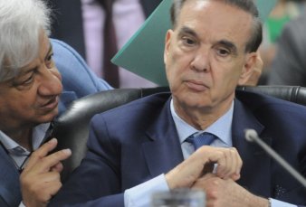 Puja en el bloque del PJ: le piden a Miguel �ngel Pichetto que deje su asiento en la Magistratura y que se mude de banca