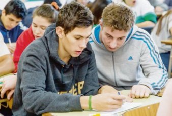 Alentador: creci a 85% tasa de escolaridad secundaria en Santa Fe