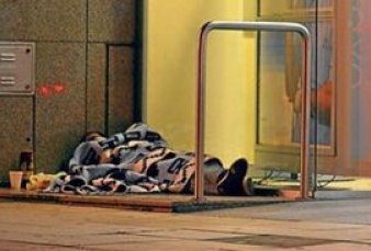 Ms gente duerme en la calle en la Ciudad y, por el fro, ya hubo 5 muertes en el pas