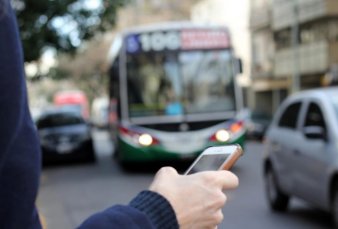 La aplicacin para saber cundo llega el colectivo ya abarca a la mitad de la flota