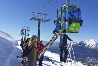 Bariloche: 250 turistas quedaron atrapados en una telecabina en el Cerro Catedral