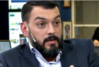 Emmanuel �lvarez Agis: "Estoy ayudando a los dos: al gobierno y la oposici�n"