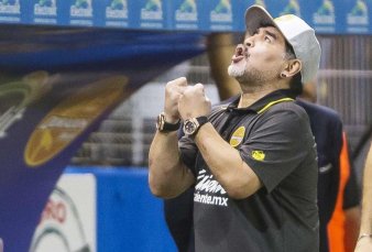 Maradona, a un paso de volver a dirigir un equipo del torneo local