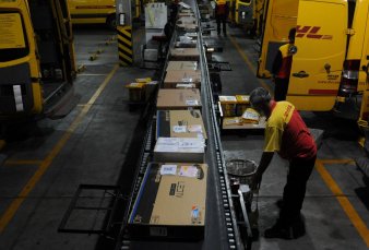 Se agiliz� el puerta a puerta y crece el "alquiler de buzones" en Miami para pagar menos