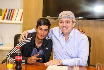 Alberto Fern�ndez recibe a Braian Gallo: "Una gorra no cambia nada"