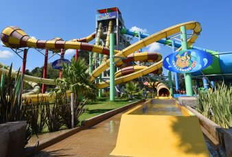 Un impuesto frena desembolsos en los parques de diversiones