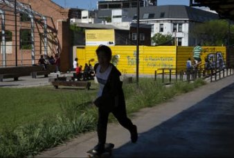 El monumento a las vctimas de Croman medir 25 metros