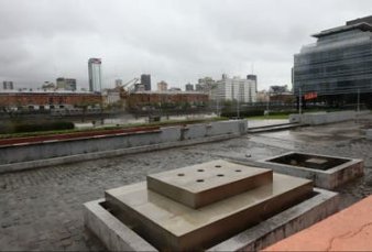 Robaron una estatua donada por Holanda en Puerto Madero