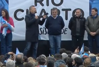Mauricio Macri le sac� el celular a una se�ora en C�rdoba: "Esto es una abuela rebelde"