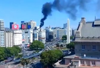 Incendio en un edificio en Rivadavia y Piedras