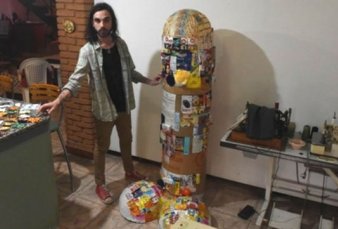 Rosario: quieren instalar un pene gigante en la peatonal - "Es mi forma de ver las cosas"