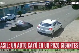 Brasil: un auto cay a un pozo gigantesco